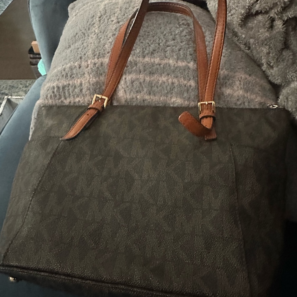 Michael Kors handbag in pristine condition